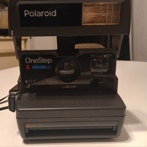Vintage working Polaroid Closeup 600 Film Camera